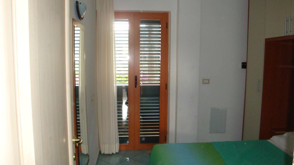 Ischia Uno Residence Forio di Ischia Стая снимка